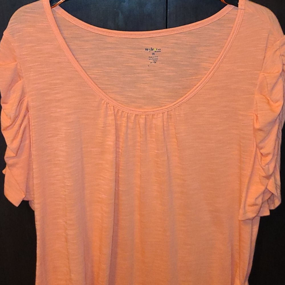 Plus size top - Picture 2 of 2